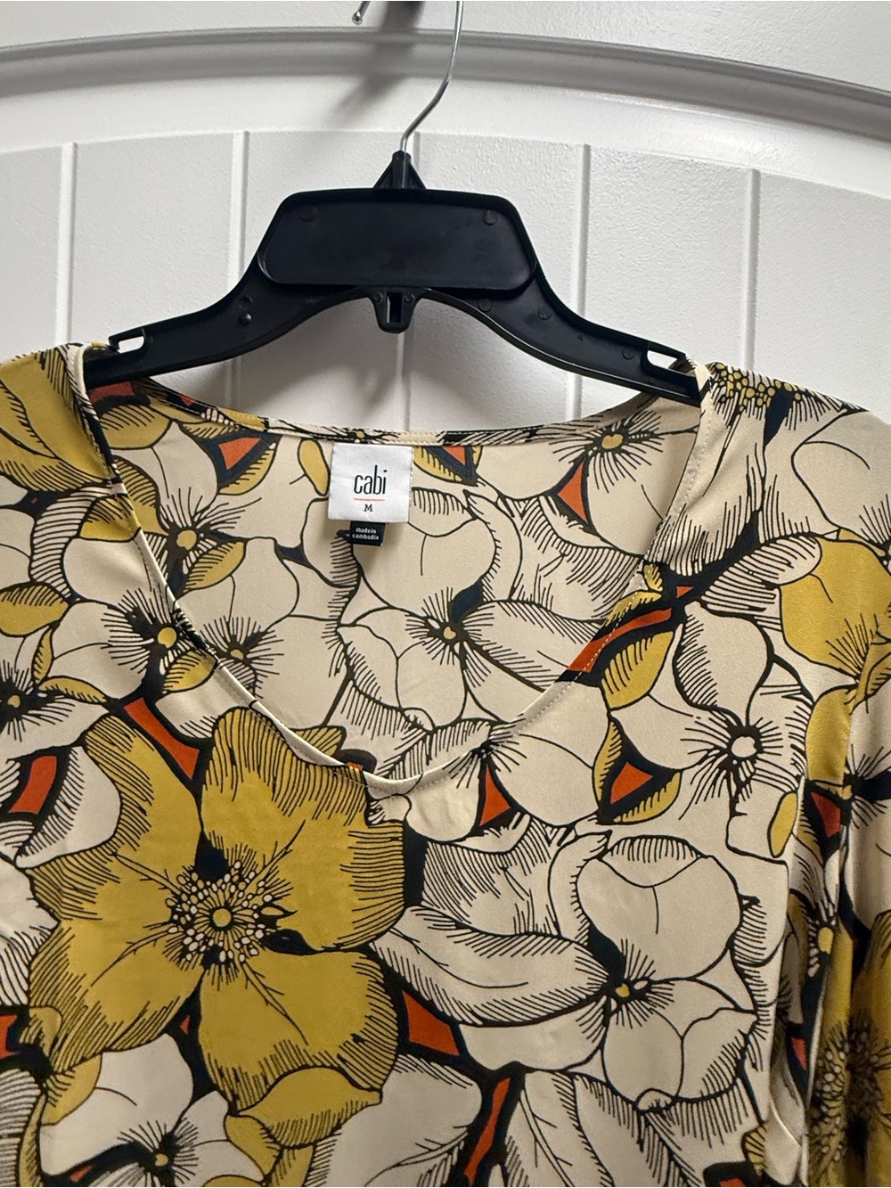 CAbie Cream Yellow Orange Floral Top Blouse Size M Ruched Sleeve V Neck EUC - Picture 8 of 10
